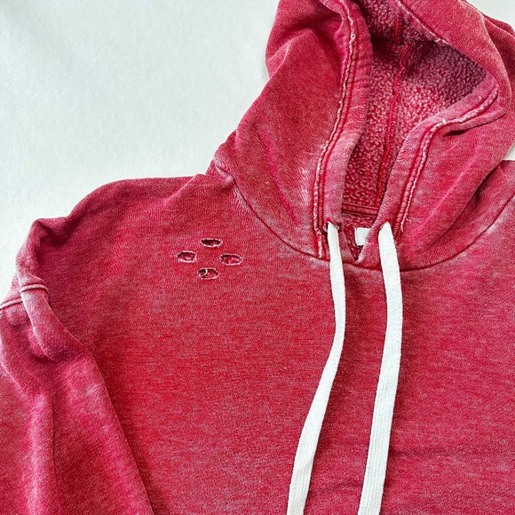 Colsie Women’s Red Distressed Cropped Hoodie Long Sleeve Worn Look Size XL - Picture 3 of 8